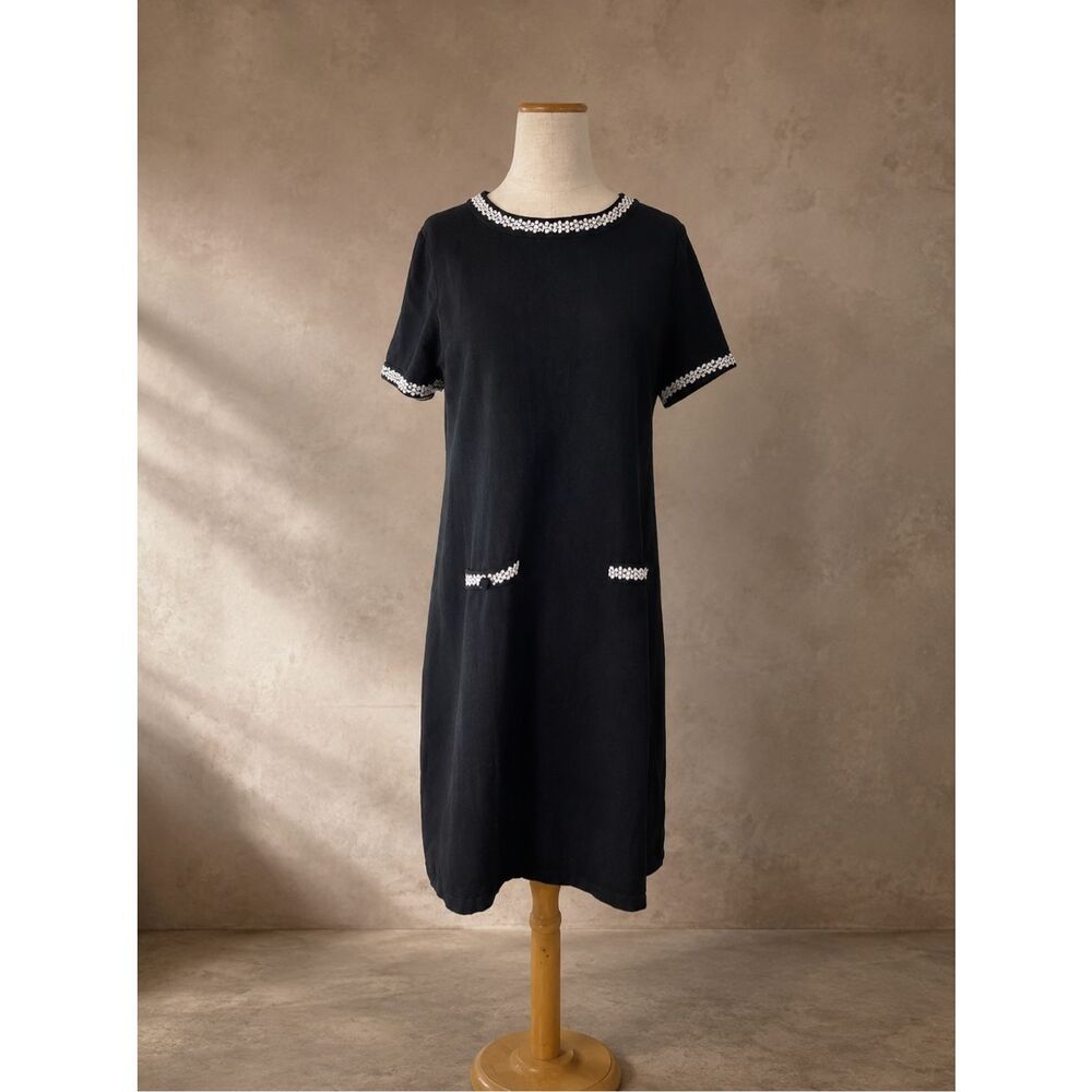 Karl Lagerfeld Paris Size M Embellished Shift Dress Black Short Sleeve Knit Pock